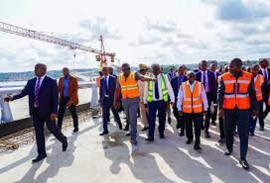 4E Pont d’Abidjan : Le Premier ministre Robert Beugré Mambé s’imprègne de l’évolution des travaux