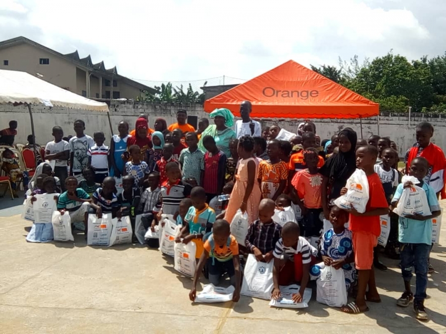Journée de l'intégration Africaine et de la cohésion sociale : L'ONG WADA offre des kits scolaires à 250 élèves du primaire.