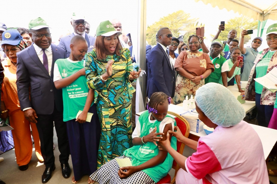 Côte d’Ivoire : le coup d’envoi de la campagne de vaccination des jeunes filles contre le cancer du col de l’utérus lancé à Abidjan