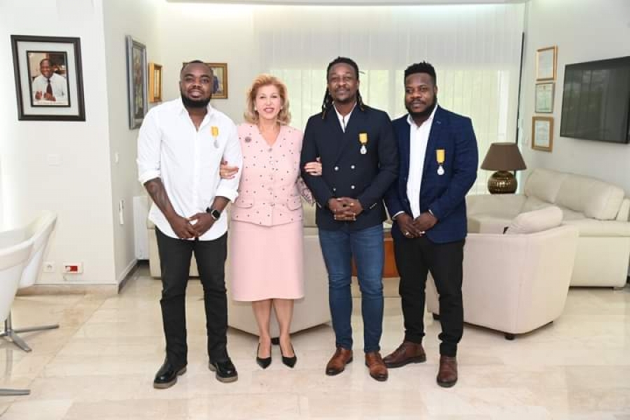Côte d'Ivoire/Audience : la Première Dame reçoit le groupe zouglou Révolution