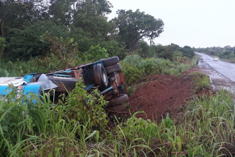 Un camion de bombonnes de gaz se renverse près de Kanawolo