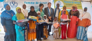 REMISE DE KITS SCOLAIRES : L’ONG FEDEM fait don à 100 jeunes filles scolarisées