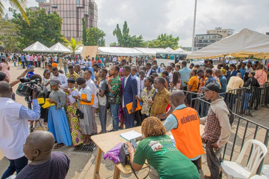 Côte d'Ivoire : des jeunes en quête d’opportunités professionnelles jugent la Foire Nationale de l’Emploi