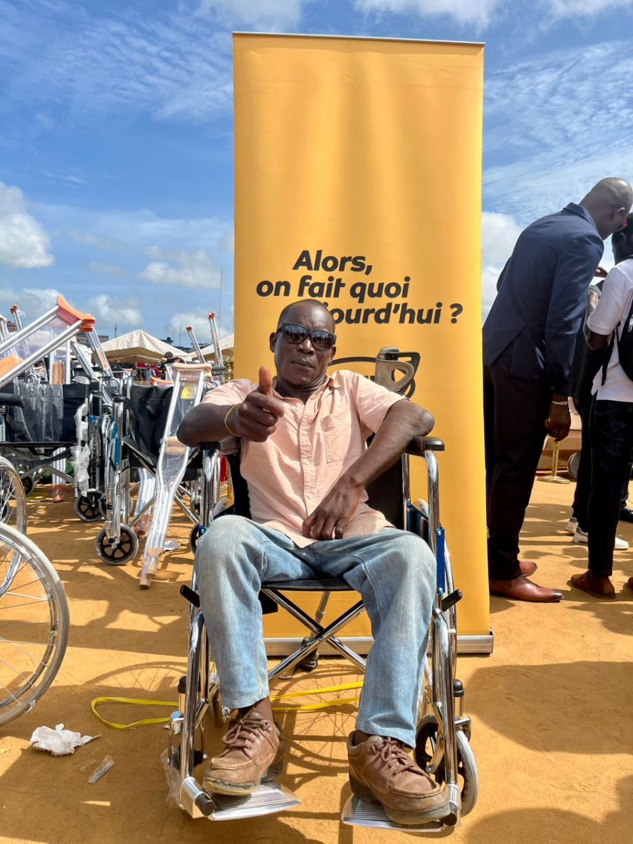 MTN Côte d’Ivoire fait don de 100 fauteuils roulants au ministère de l’emploi et de la protection sociale