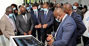 Le ministre Bruno Koné inaugure le premier bureau de poste digital à l’Université de Cocody