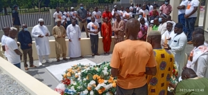 Séguéla/ Avant l’ouverture de la campagne pour l’élection législative Le candidat du RHDP, Zoumana Bakayoko se recueille sur la tombe de ses parents