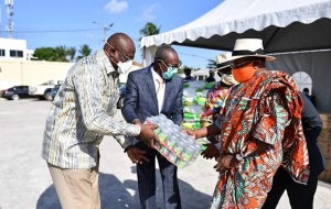 Ramadan : les générations Dougbo et Tchagba offrent des vivres au Premier Ministre Amadou GON Coulibaly