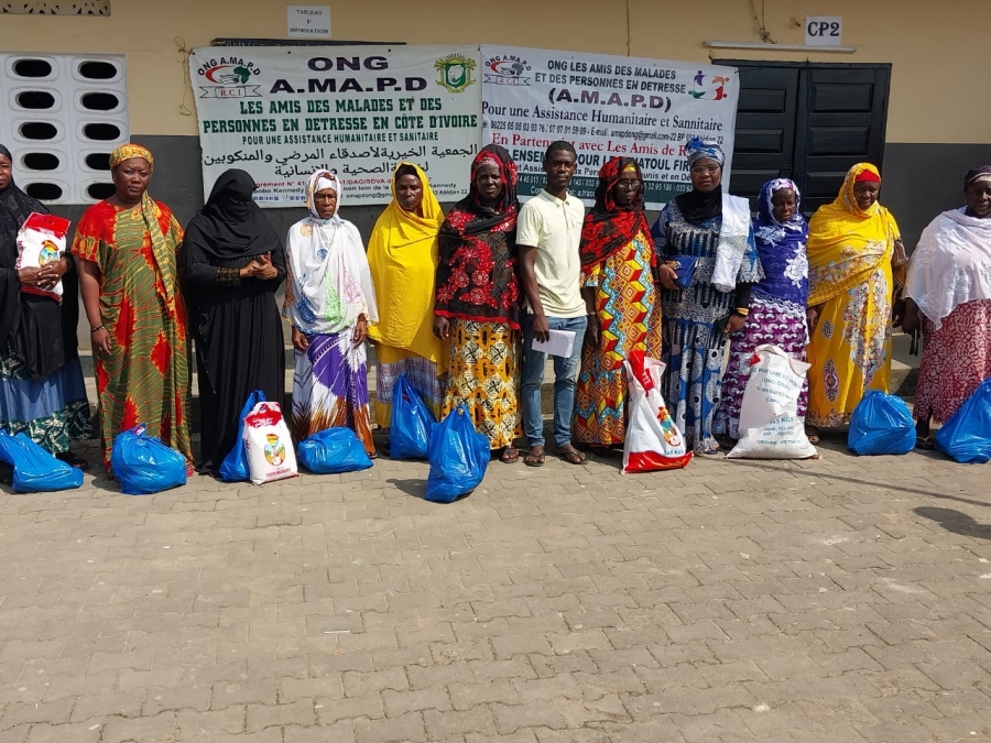 Abobo/ En hommage au défunt Président de l’Ong Amapd Les membres ont offert des kits alimentaires à 50 familles vulnérables