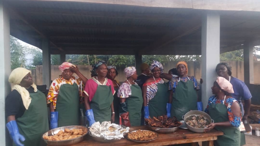 Côte d’Ivoire : Vingt mareyeuses formées à la transformation du poisson en gâteaux boulettes et épices à Abengourou