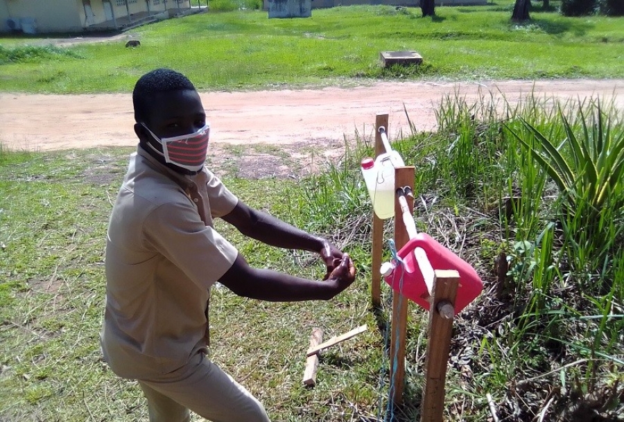 Côte d’Ivoire: Une classe de Terminale créée un dispositif original de lavage des mains à Tiébissou