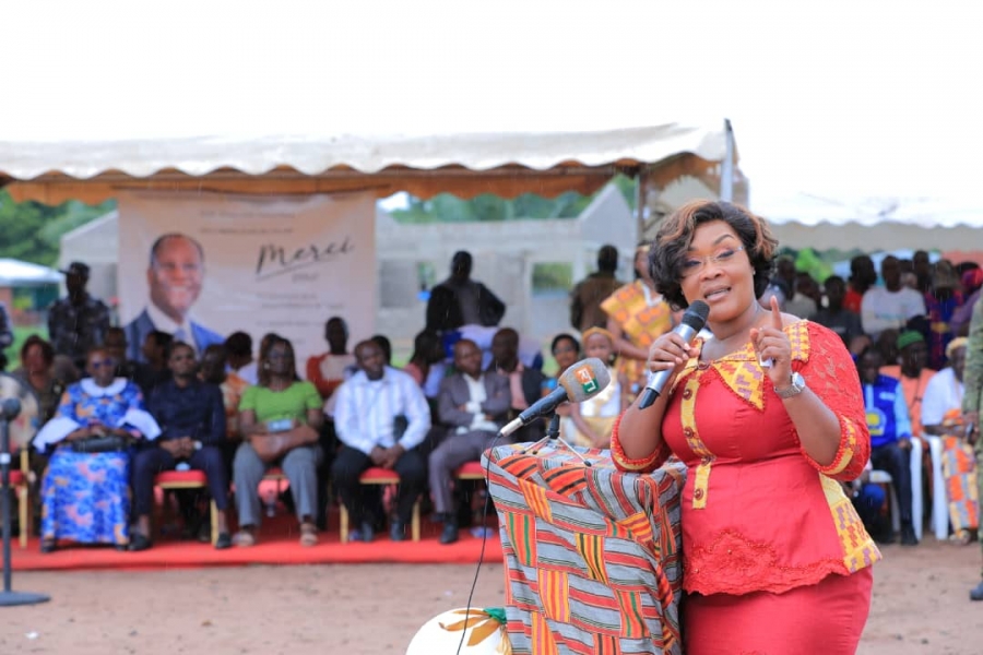 Solidarite Dans le Gontougo : La Ministre Belmonde Dogo Investit 41 Presidentes de Cooperatives de Femmes et 31 Jeunes Veilleurs