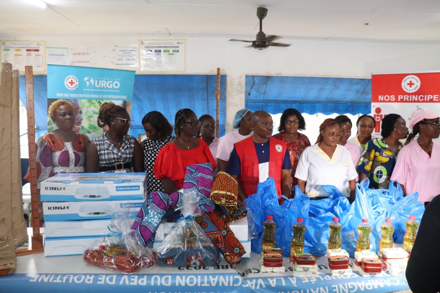Nutrition : La Croix-Rouge Côte d’Ivoire fait don à 30 femmes