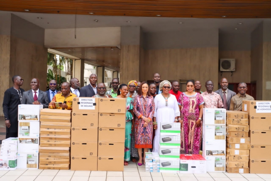 Côte d'Ivoire /Remise de matériels informatiques et mobiliers de bureau : la ministre Françoise Remarck équipe ses directeurs régionaux