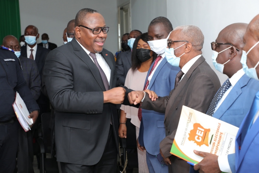 Côte d’Ivoire : la CEI se réserve le droit d’engager toute action judiciaire contre des candidats …(Communiqué)