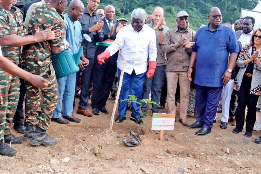Côte d’Ivoire/Reboisement : des ministres africains plantent plus de 100 arbres au Parc national du Banco