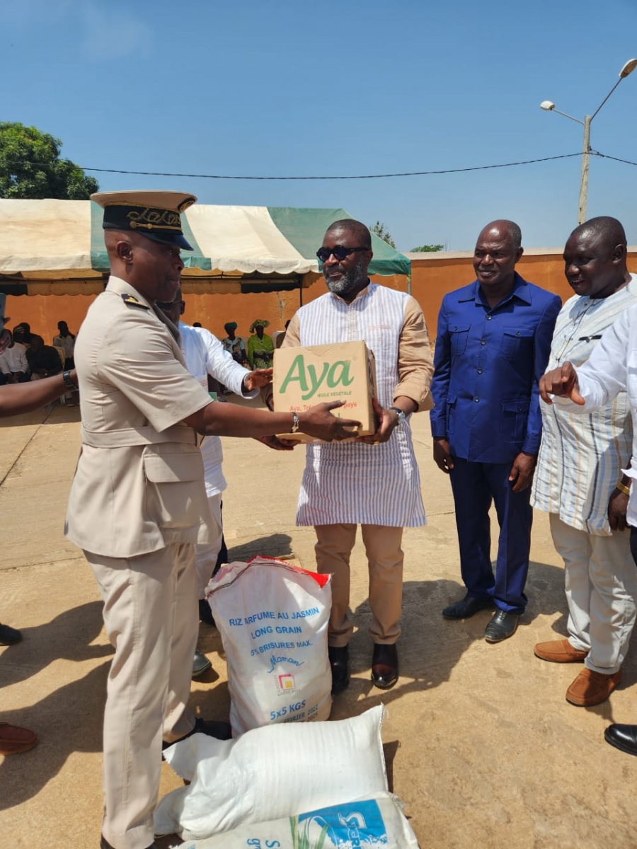 Côte d’Ivoire/ Crise humanitaire dans le Nord-Est : Hermann Tailly soulage les réfugiés et de l’armée ivoirienne à Kong