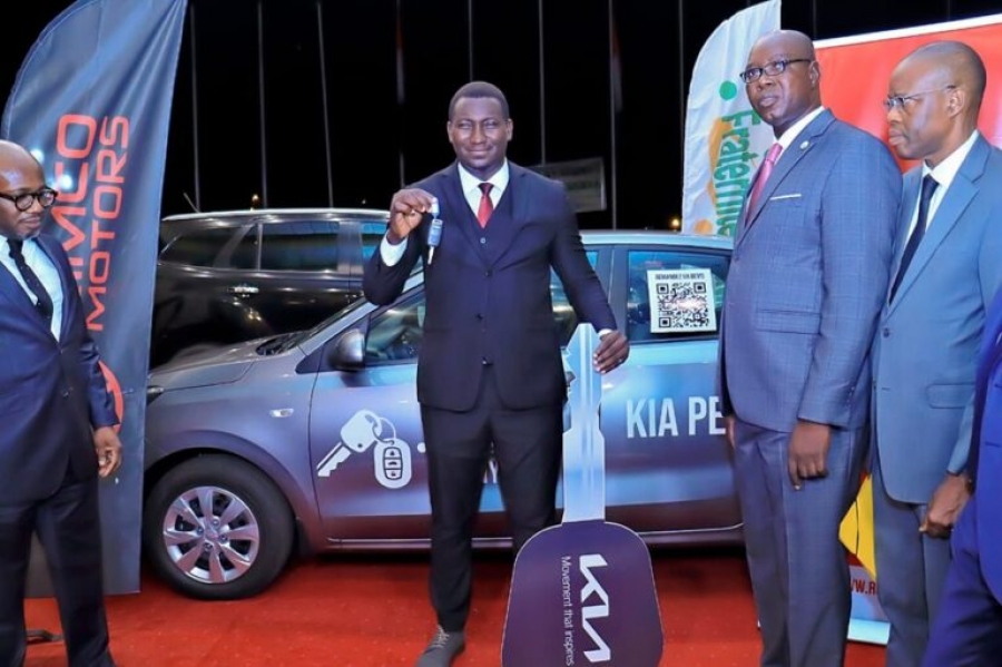 Côte d’Ivoire : Faustin Ehouman, Super Ebony 2024, reçoit les clés de sa voiture