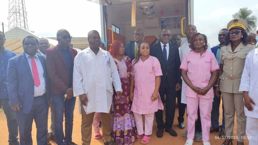 Côte d&#039;Ivoire: Silas Metch remet une nouvelle ambulance médicalisée  aux hôpitaux généraux de Dabou et de Jacqueville