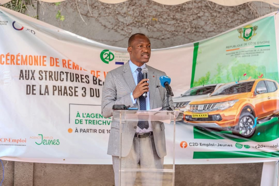 Côte d’Ivoire : Mamadou Touré remet 16 véhicules pour booster le programme d’insertion des jeunes « C2D Emploi »