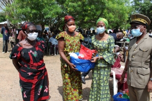 Dimbokro/Covid-19 : Bakayoko-Ly Ramata soulage  plus de 150 veuves et familles démunies