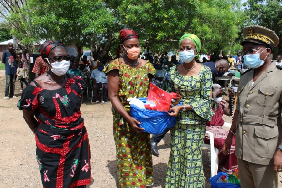 Dimbokro/Covid-19 : Bakayoko-Ly Ramata soulage plus de 150 veuves et familles démunies