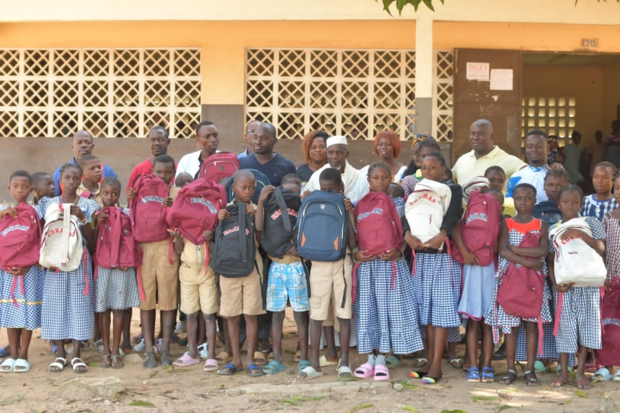 Côte d’Ivoire/Séguéla : l'ambassadeur Dosso Adama offre des kits et du matériel informatique au Collège Moderne de Kato