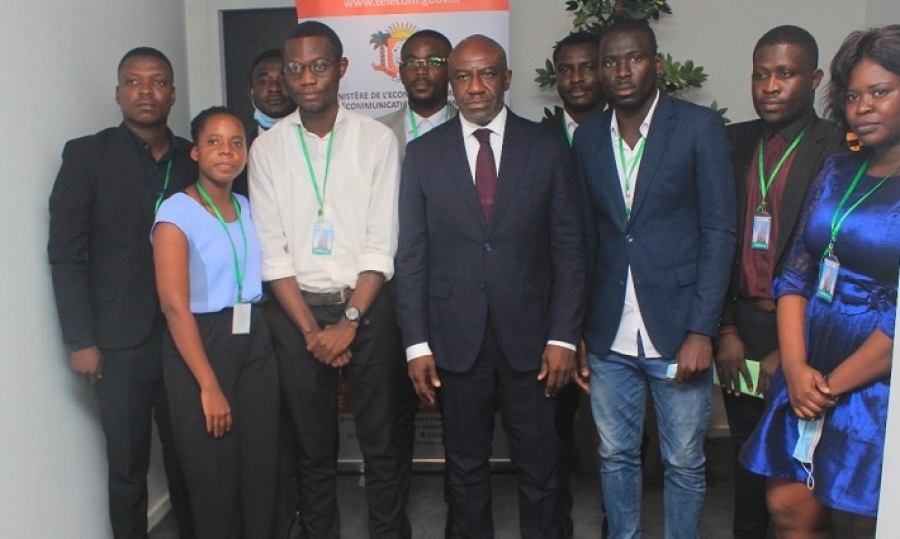 Le ministre Roger Adom promet un “accompagnement” à des jeunes innovateurs
