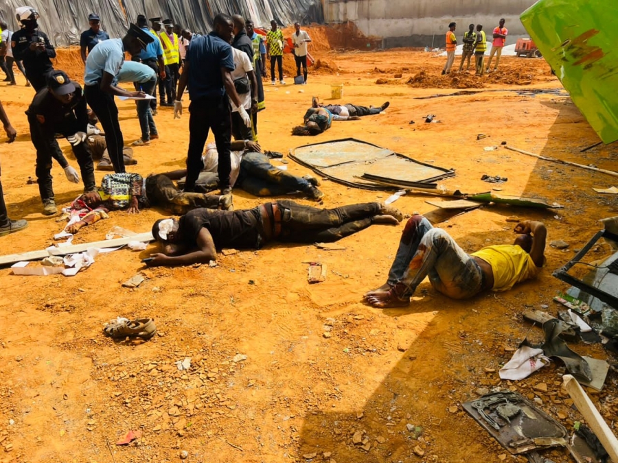 Côte d'Ivoire-Accident de la circulation : un bus de la Sotra se retrouve dans la fosse d'un chantier au Plateau